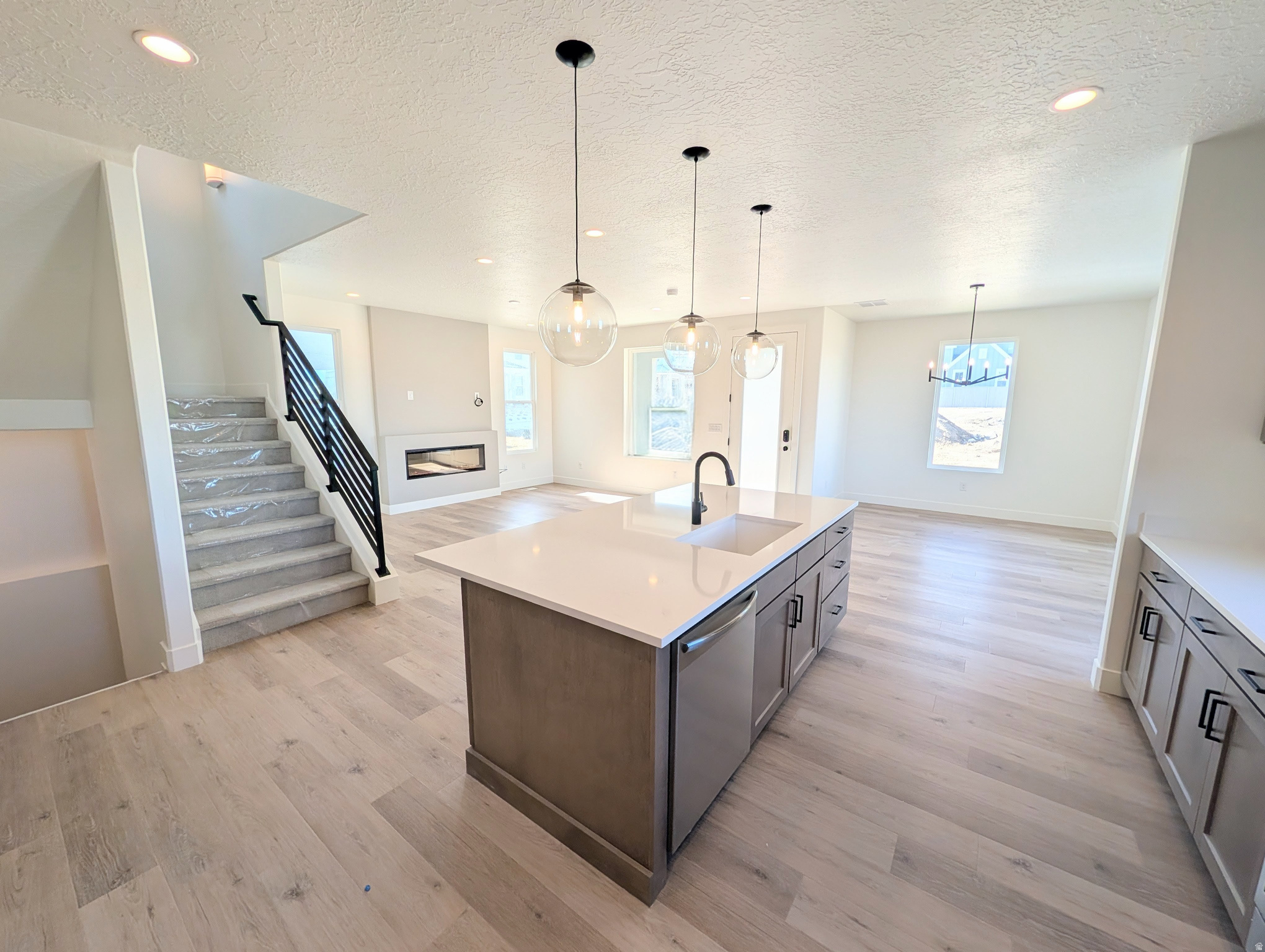 DAYBREAK - Residential