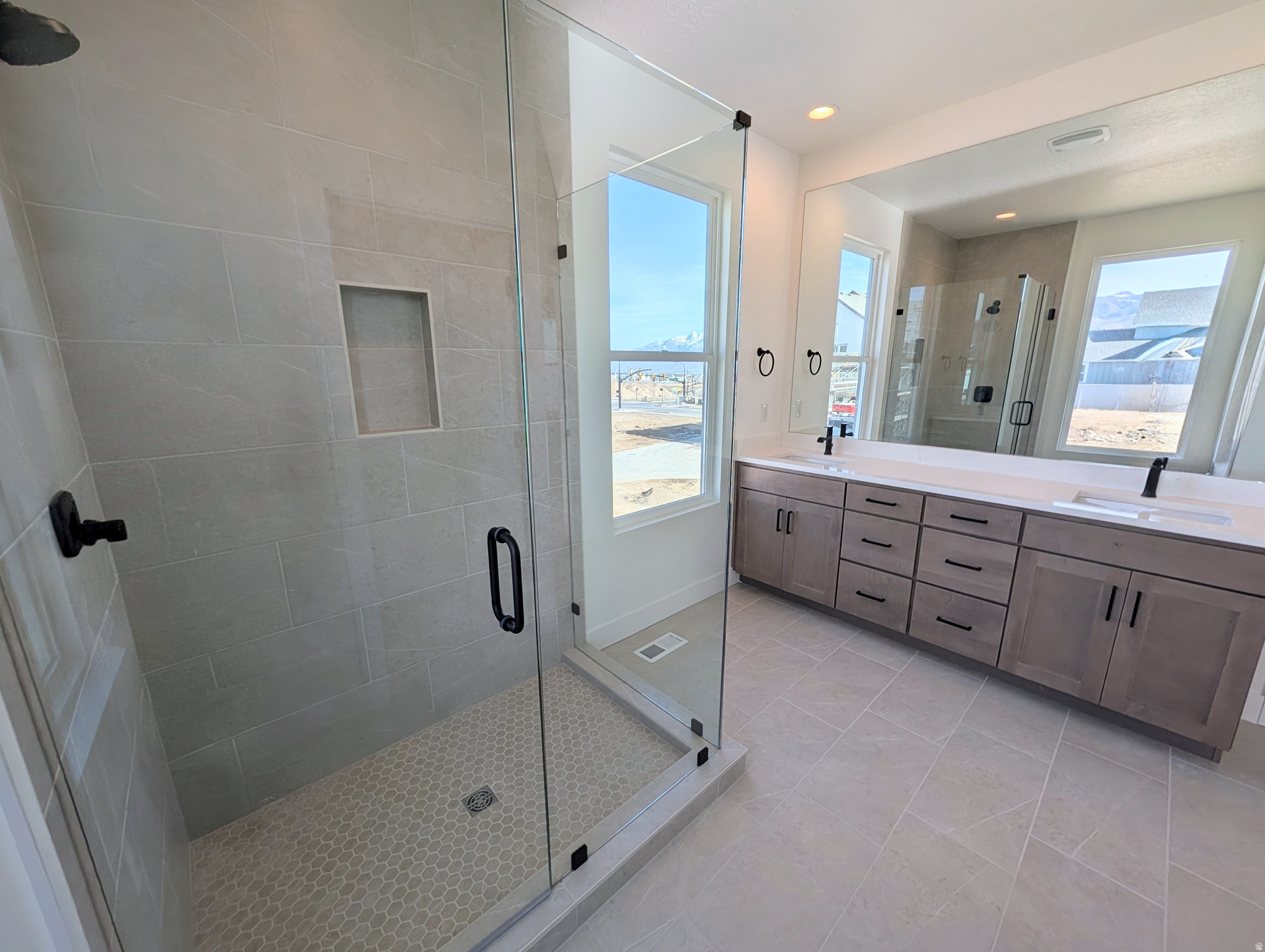 DAYBREAK - Residential