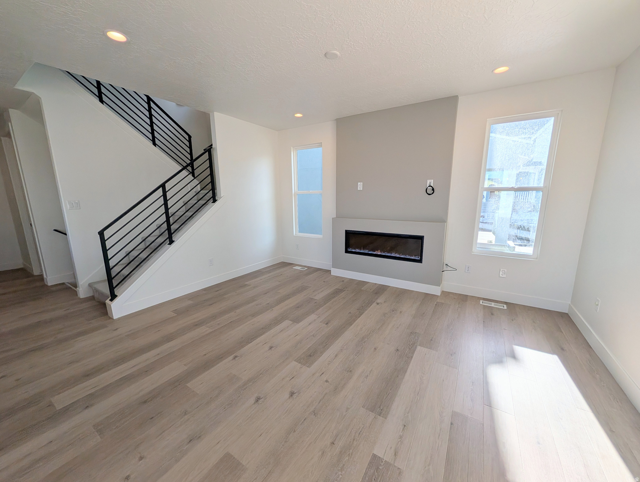 DAYBREAK - Residential