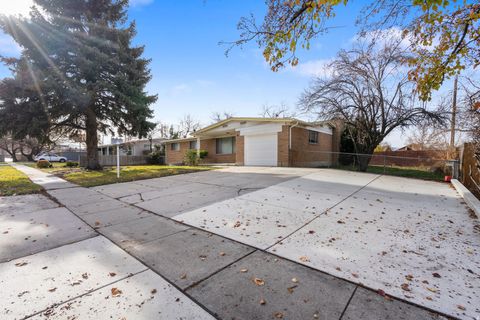Tiny photo for 6884 S BELLA VISTA DR, Cottonwood Heights, UT 84121 (MLS # 2126580)