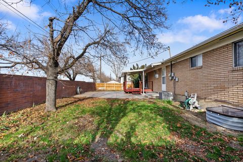 Tiny photo for 6884 S BELLA VISTA DR, Cottonwood Heights, UT 84121 (MLS # 2126580)