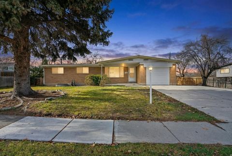 Photo of 6884 S BELLA VISTA DR, Cottonwood Heights, UT 84121 (MLS # 2126580)