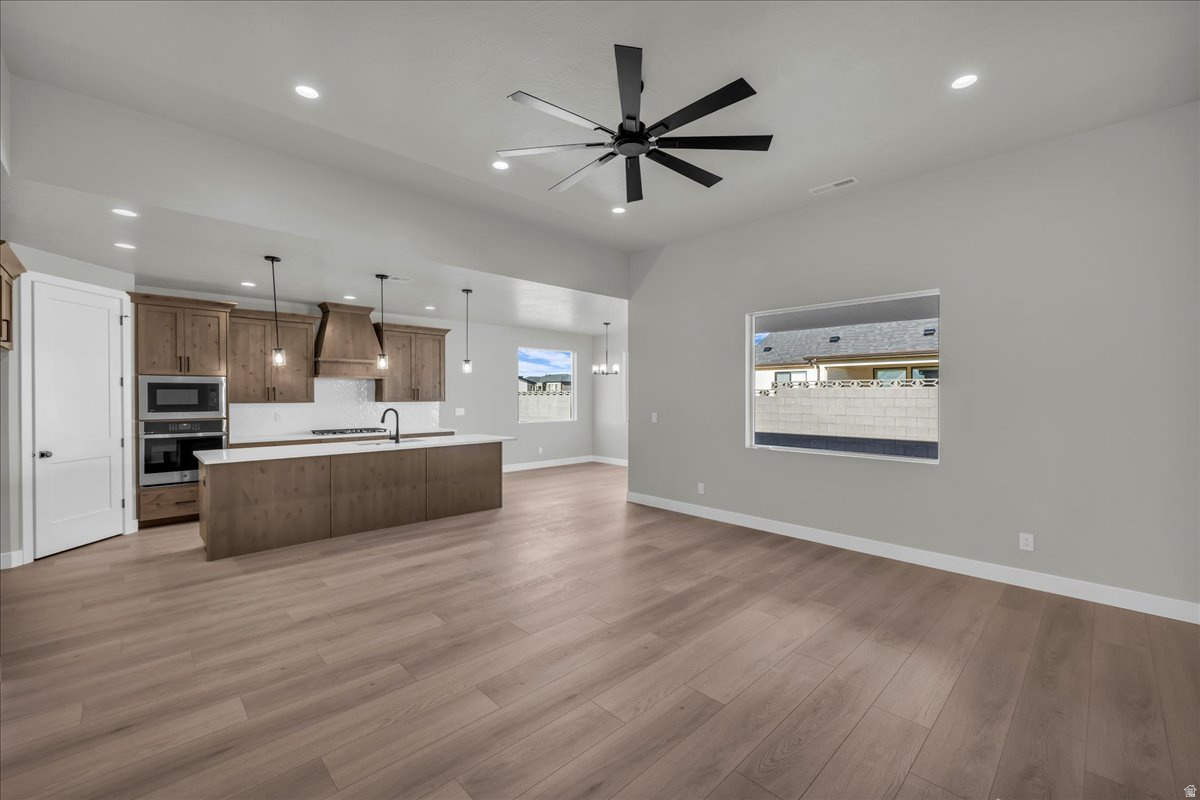 IRON WEST - Residential