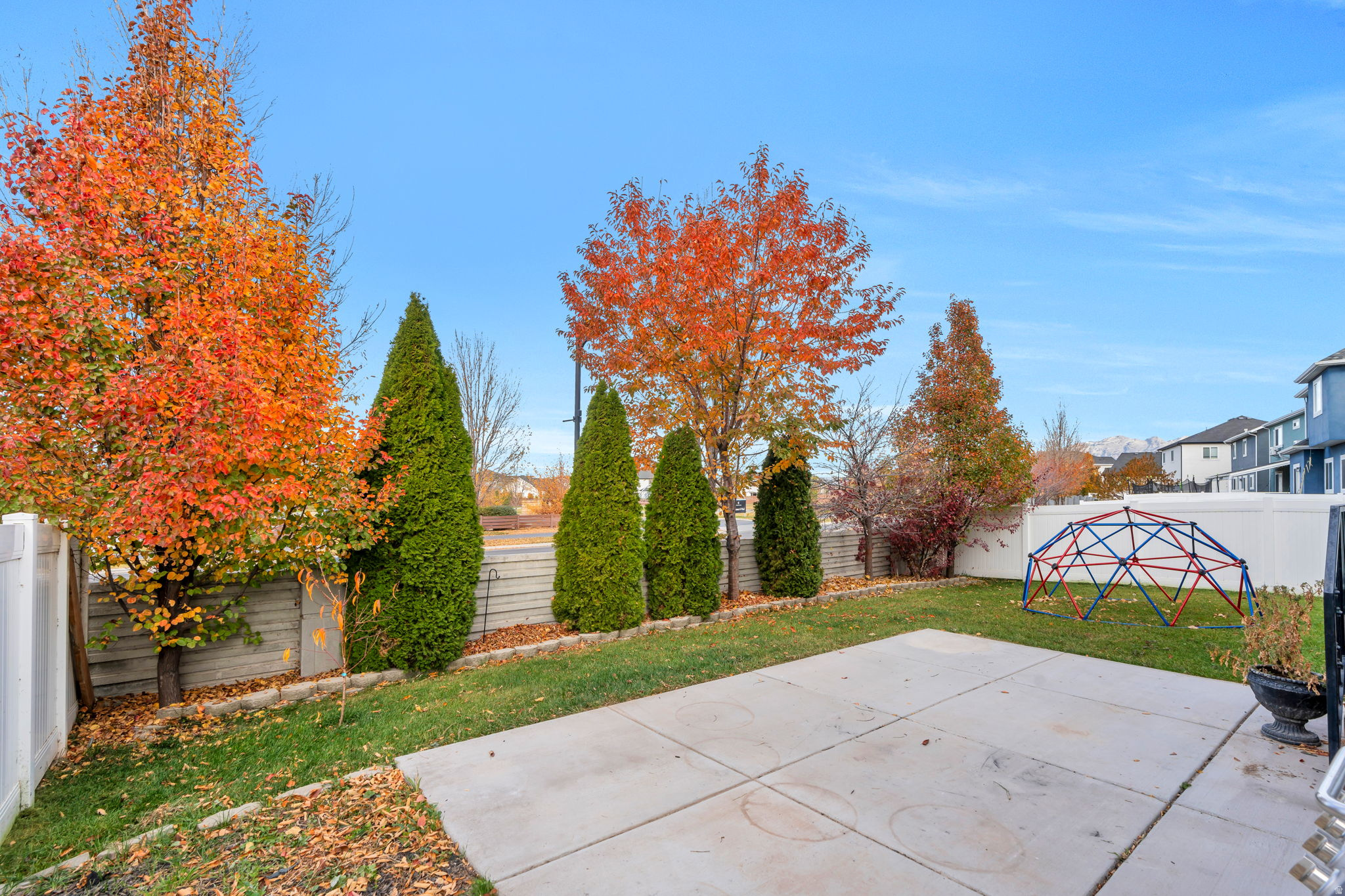 BRIDGEPORT AT WATERS EDGE - Residential