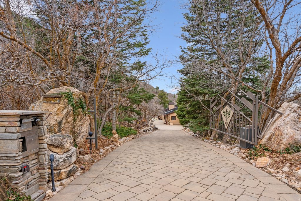 Photo of 4552 S ZARAHEMLA DR E, Millcreek, UT 84124 (MLS # 2152913)