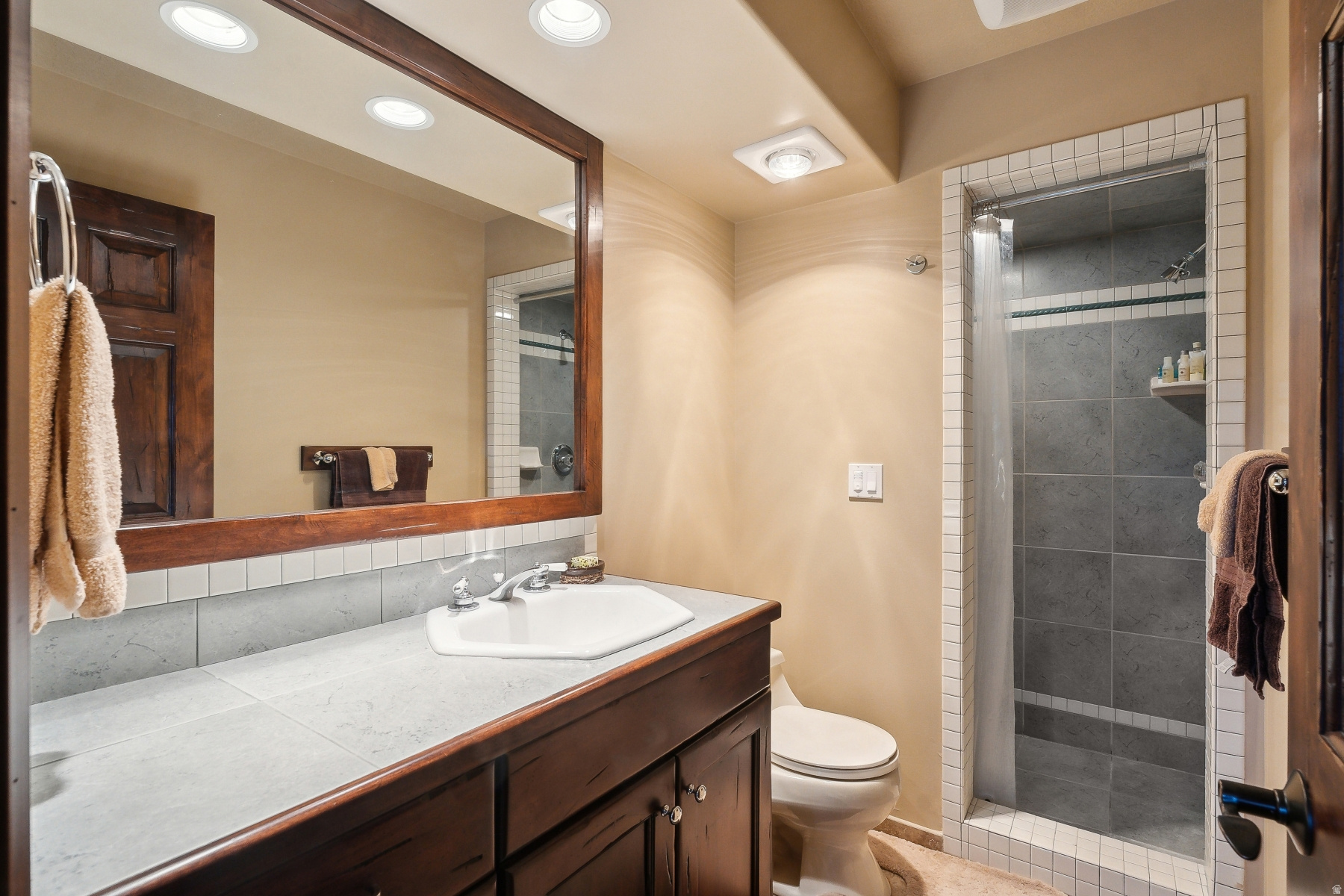 MT. OLYMPUS COVE - Residential