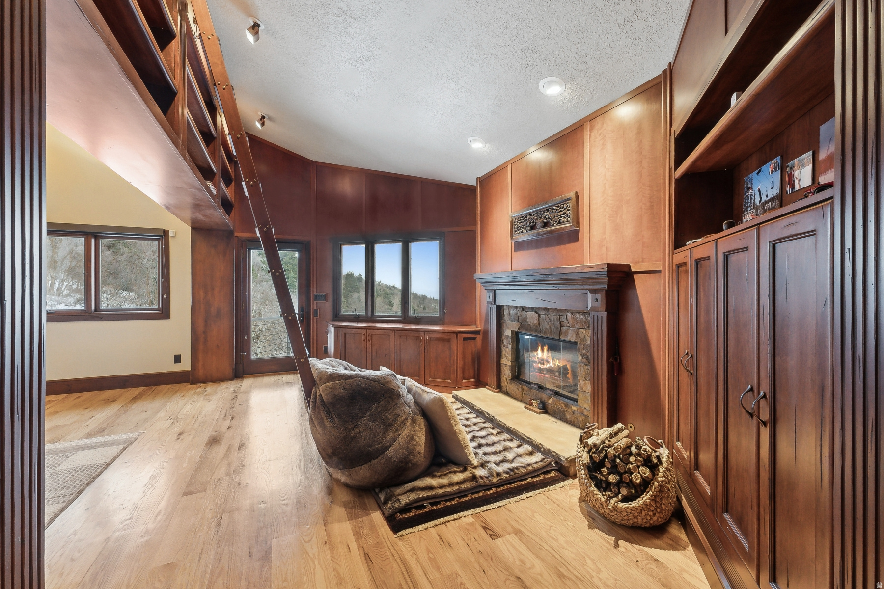 MT. OLYMPUS COVE - Residential