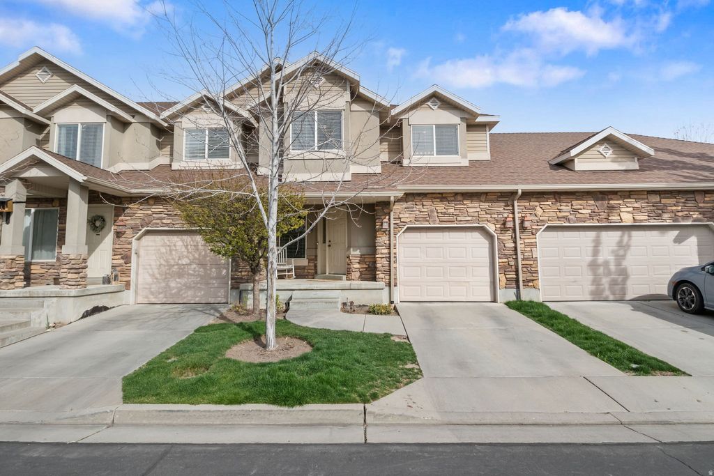 Photo of 668 E CLEARWATER DR, Layton, UT 84041 (MLS # 2146593)