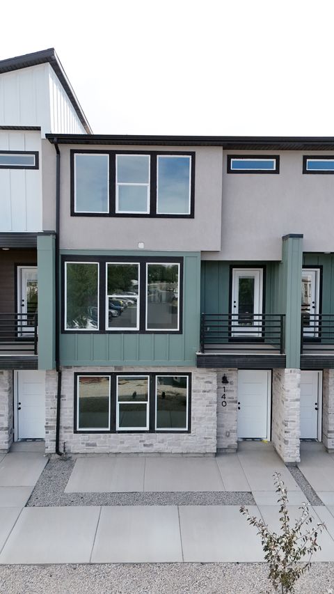 Photo of 142 CHAMBORD CT E, Sandy, UT 84070 (MLS # 2120029) Photo of 142 CHAMBORD CT E, Sandy, UT 84070 (MLS # 2120029)