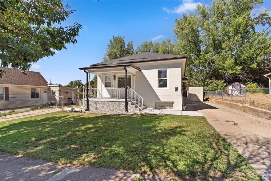 Great home near WSU, parks, coffee shop, and other shopping! New roof, new rain gutters, great rental history! This is the ideal home if you are looking got an investment property or if you'd like to lve in the top level with a great tenant in the basement!