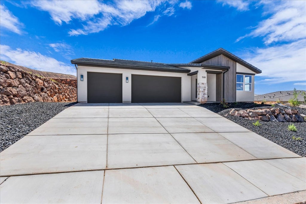 Photo of 1588 E CENTAURUS WAY #108, Washington, UT 84780 (MLS # 2179532)