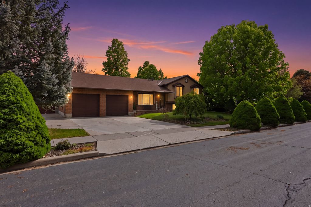 Photo of 5505 W 10080 N, Highland, UT 84003 (MLS # 2155977)