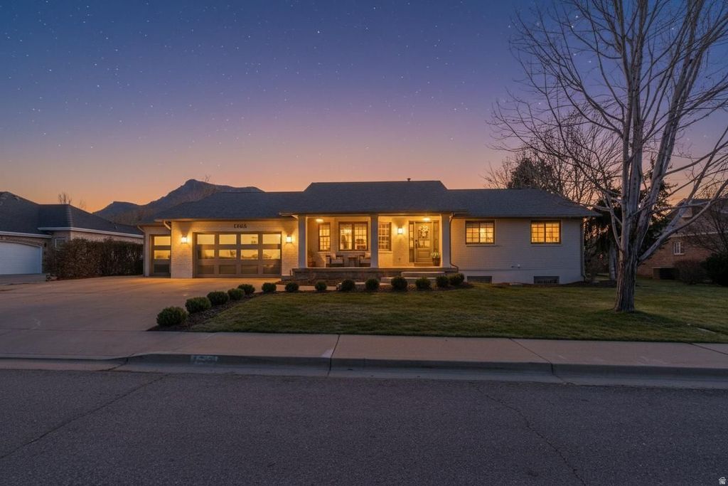 Photo of 10686 N JERLING DR, Highland, UT 84003 (MLS # 2143811)