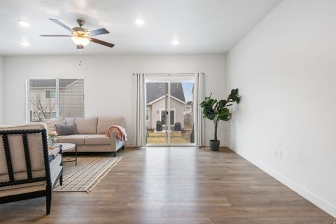 Tiny photo for 6293 W JACKSON CREST WAY Way, Herriman, UT 84096 (MLS # 2145995)