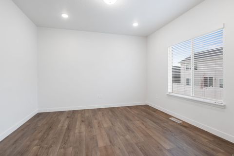 Tiny photo for 6293 W JACKSON CREST WAY Way, Herriman, UT 84096 (MLS # 2145995)