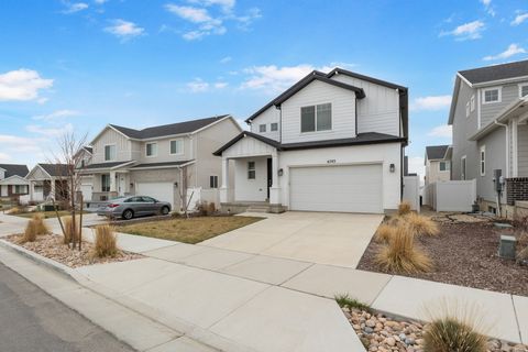 Tiny photo for 6293 W JACKSON CREST WAY Way, Herriman, UT 84096 (MLS # 2145995)