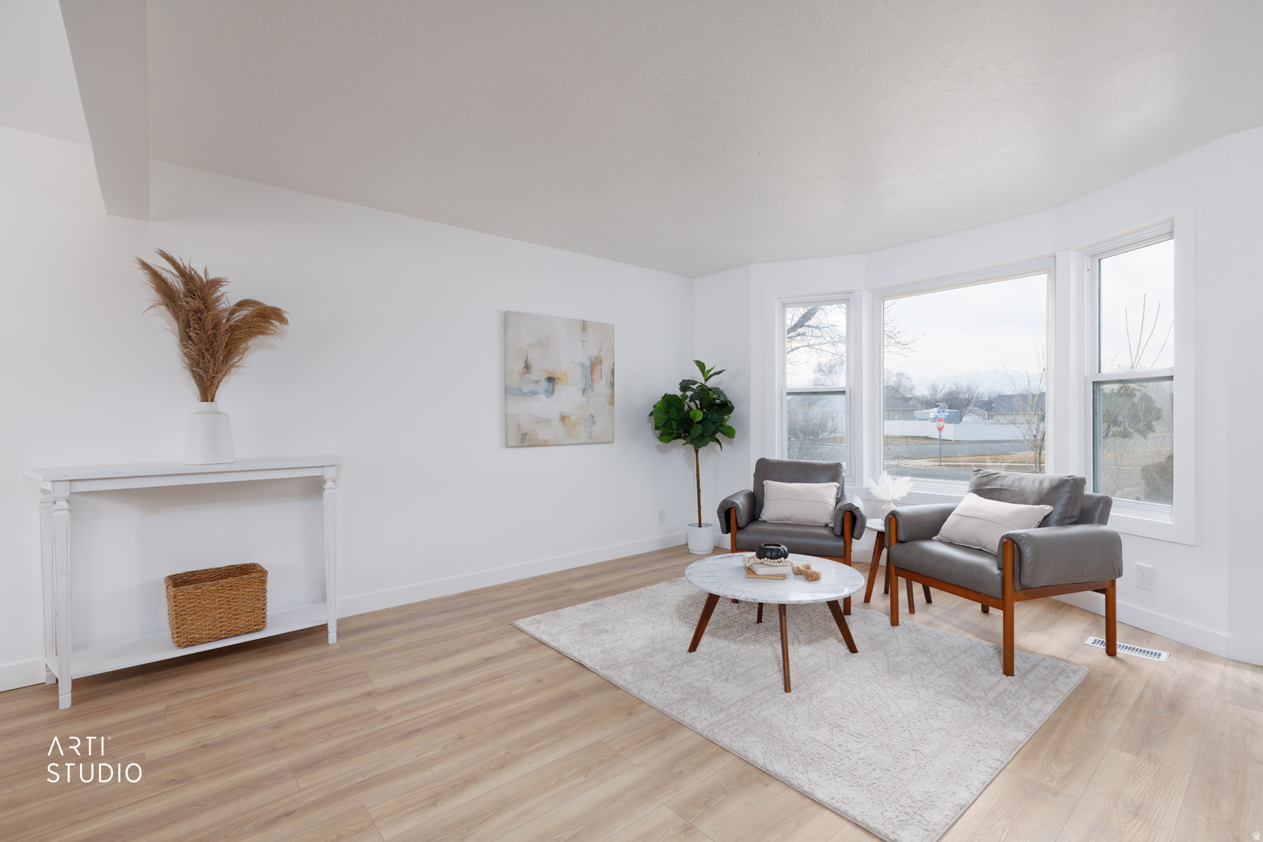 OLD HORSE FARM - Residential