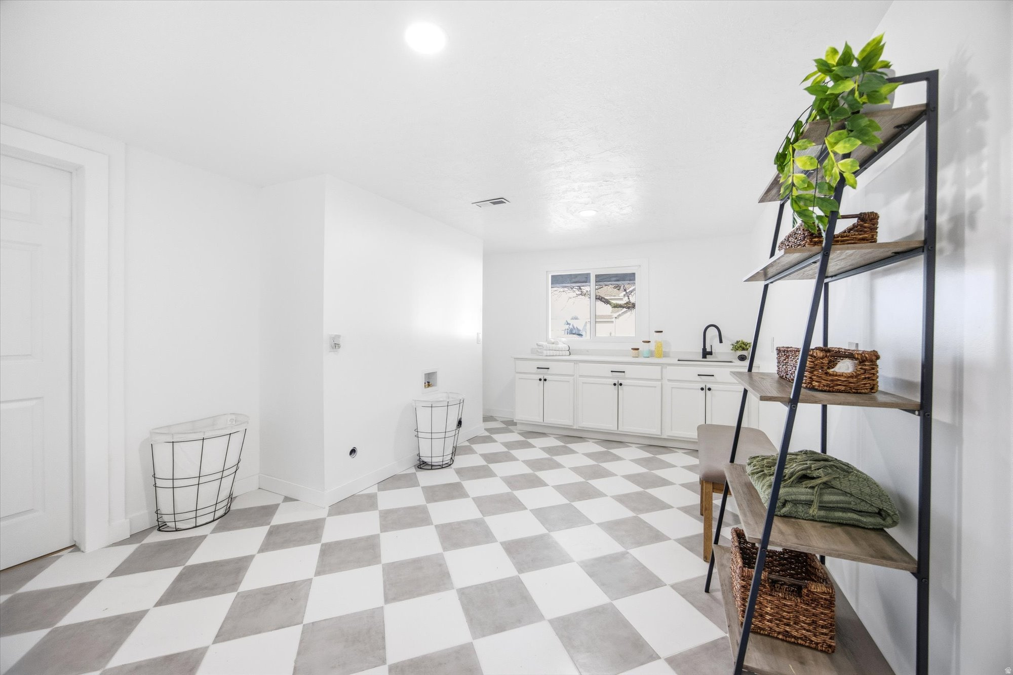 OLD HORSE FARM - Residential