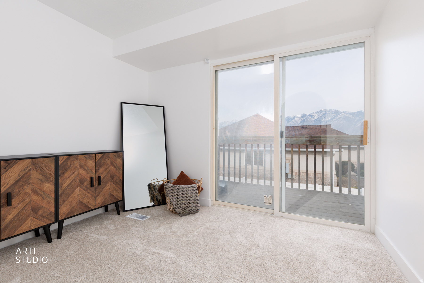 OLD HORSE FARM - Residential