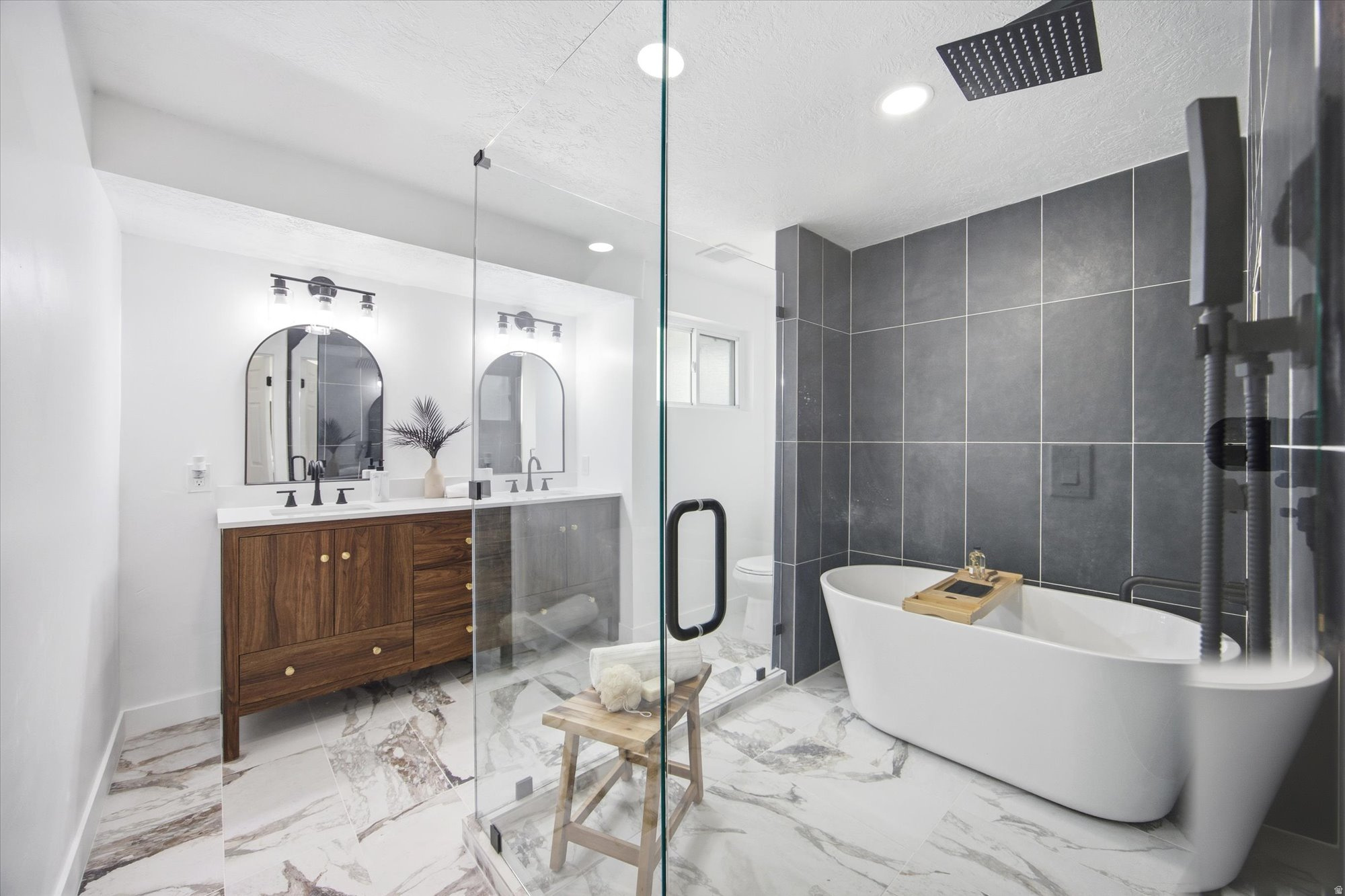 OLD HORSE FARM - Residential