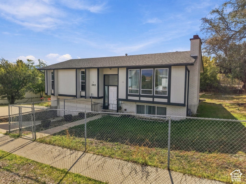 Photo of 3313 W BROOKHAVEN DR, Taylorsville, UT 84129 (MLS # 2192189)
