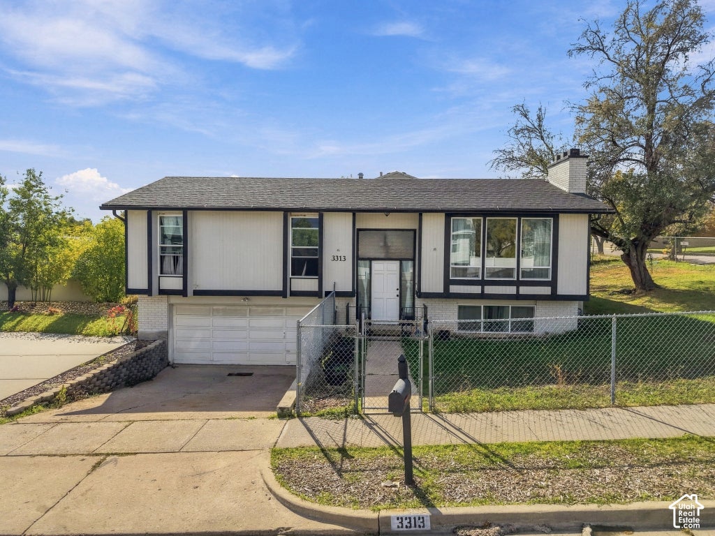 Photo of 3313 W BROOKHAVEN DR, Taylorsville, UT 84129 (MLS # 2192189)