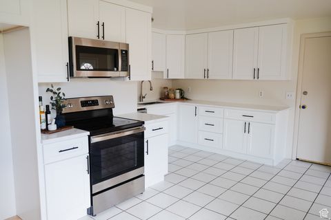 Photo of 1920 E 7130 S, Cottonwood Heights, UT 84121 (MLS # 2134708)