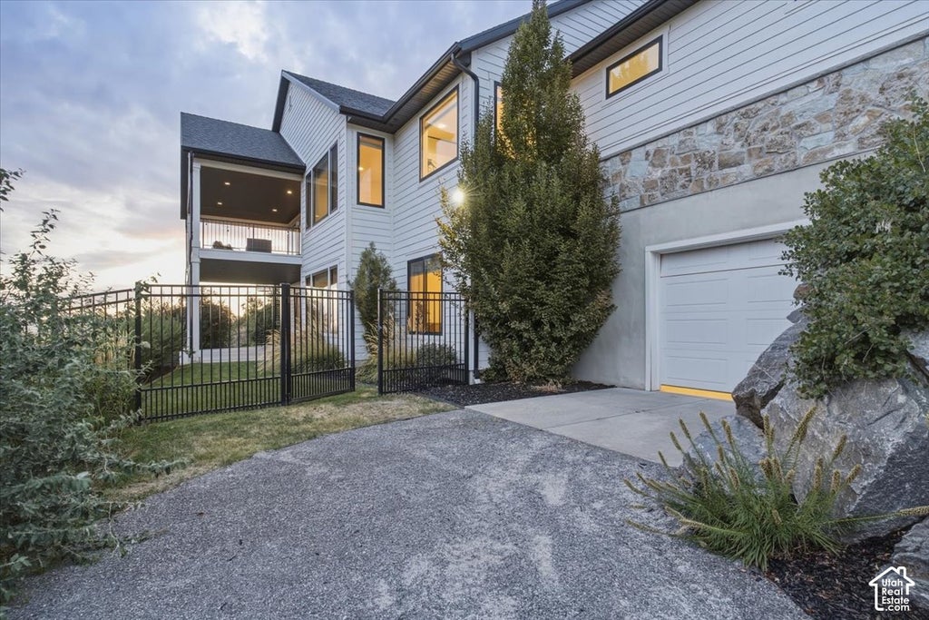 Photo of 2522 E THURSTON LN, Layton, UT 84040 (MLS # 2192575)