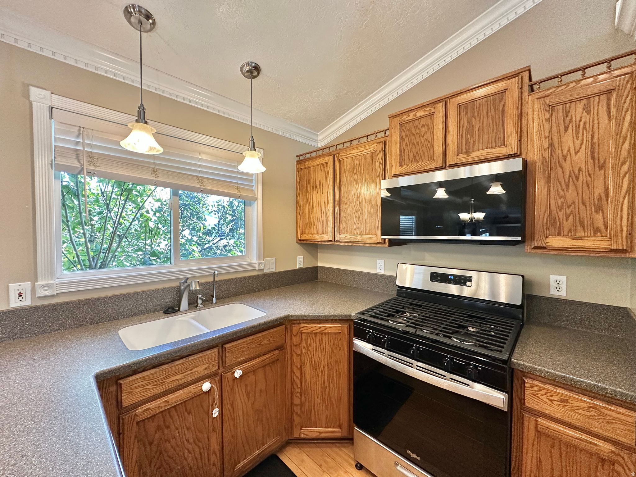 MEADOW BROOK HOLLOW - Residential