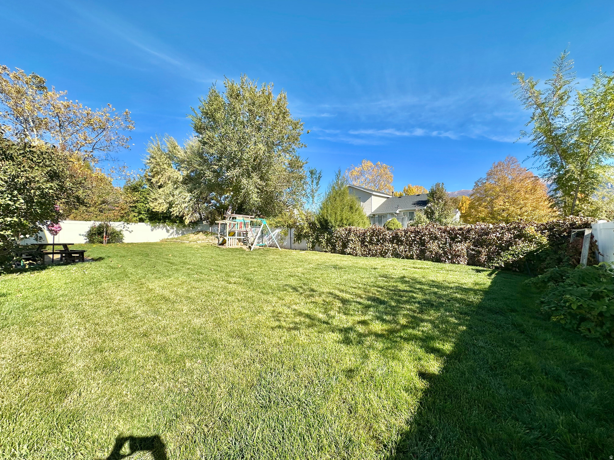 MEADOW BROOK HOLLOW - Residential