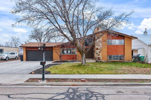 Photo of 2027 W LAKEVIEW DR N, Provo, UT 84601 (MLS # 2129059)