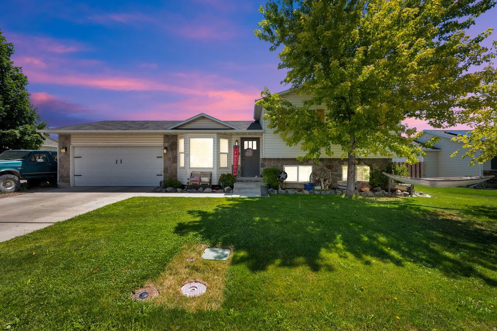 Photo of 81 S 1675 W, Lehi, UT 84043 (MLS # 2173190)