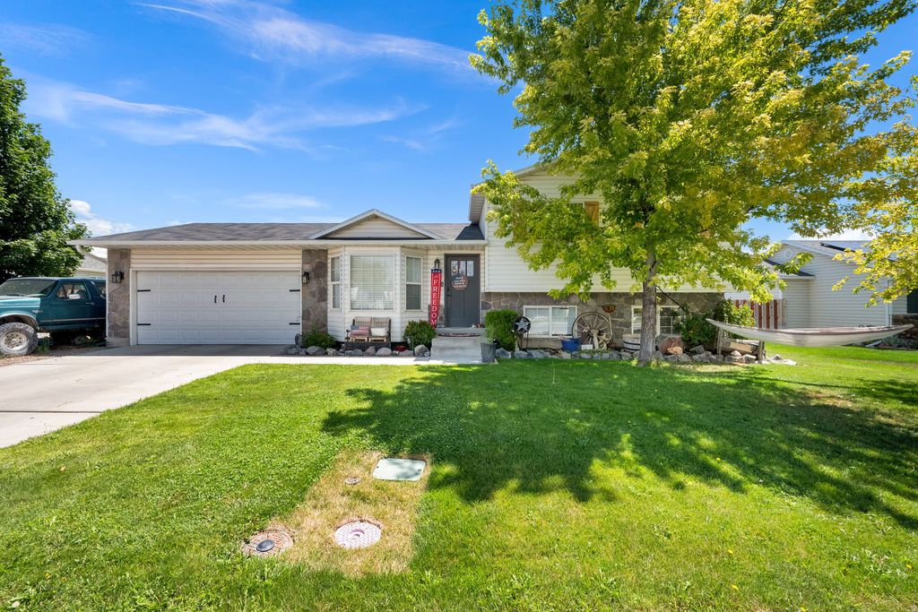 Photo of 81 S 1675 W, Lehi, UT 84043 (MLS # 2173190)