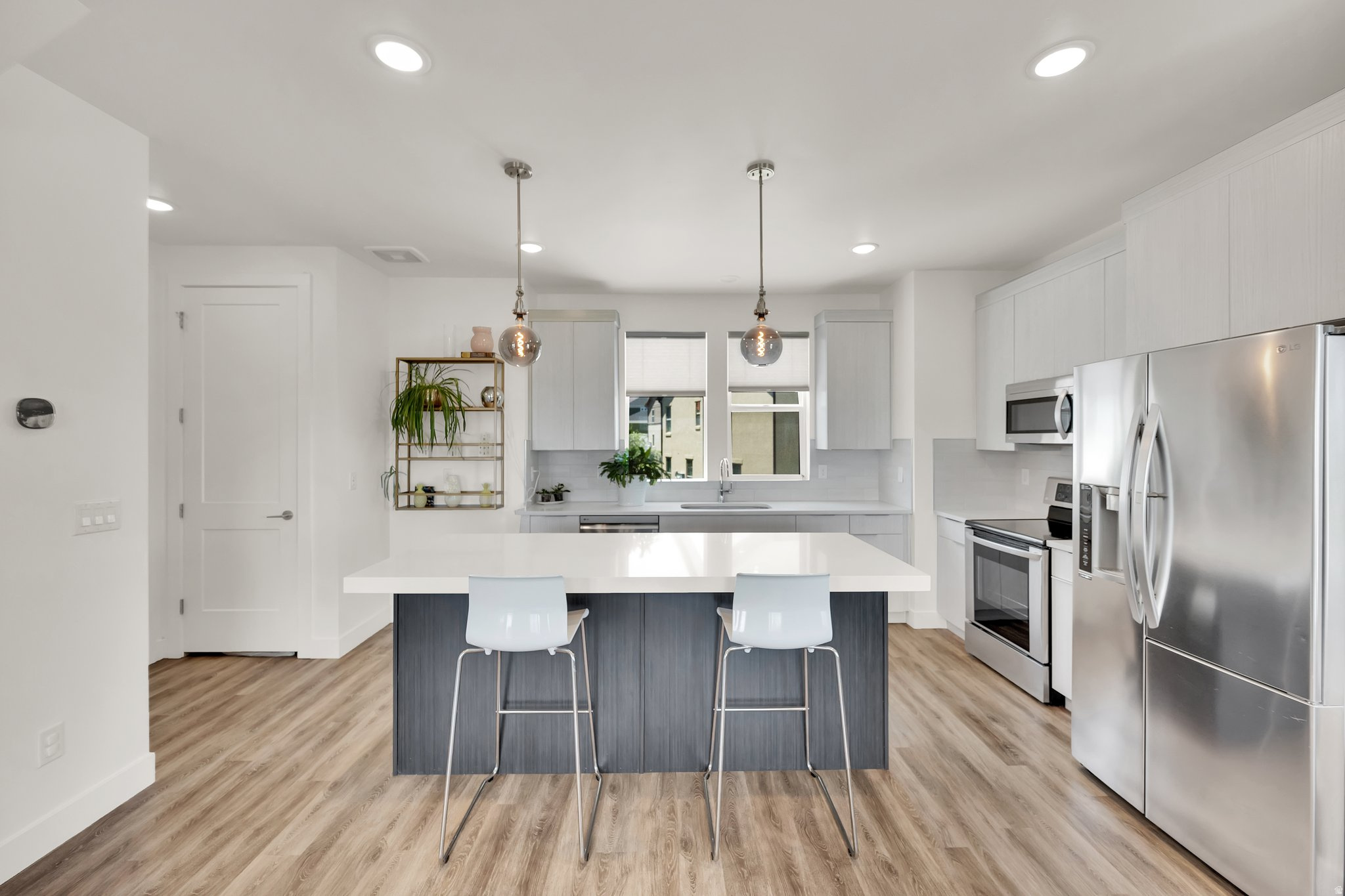 DAYBREAK - Residential