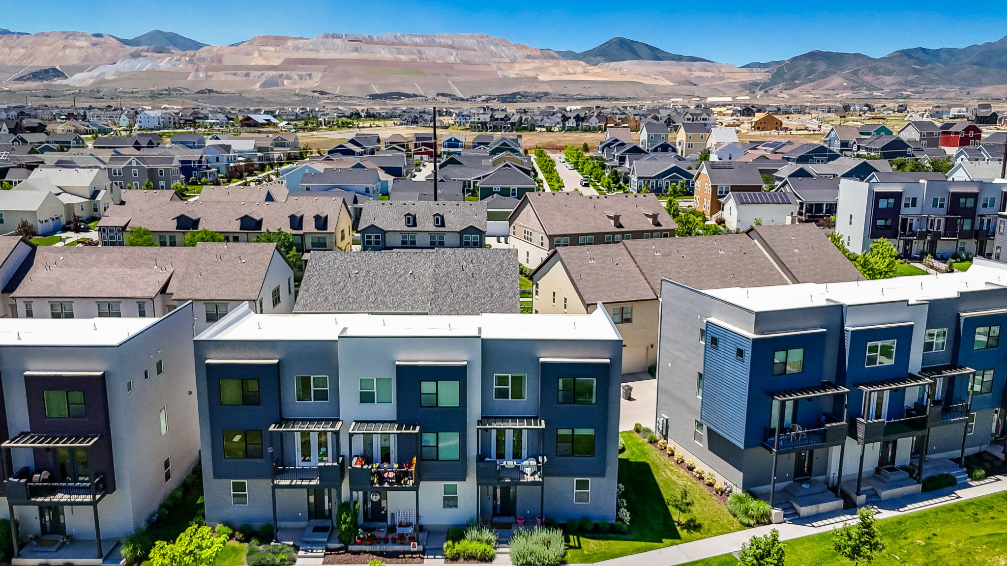 DAYBREAK - Residential