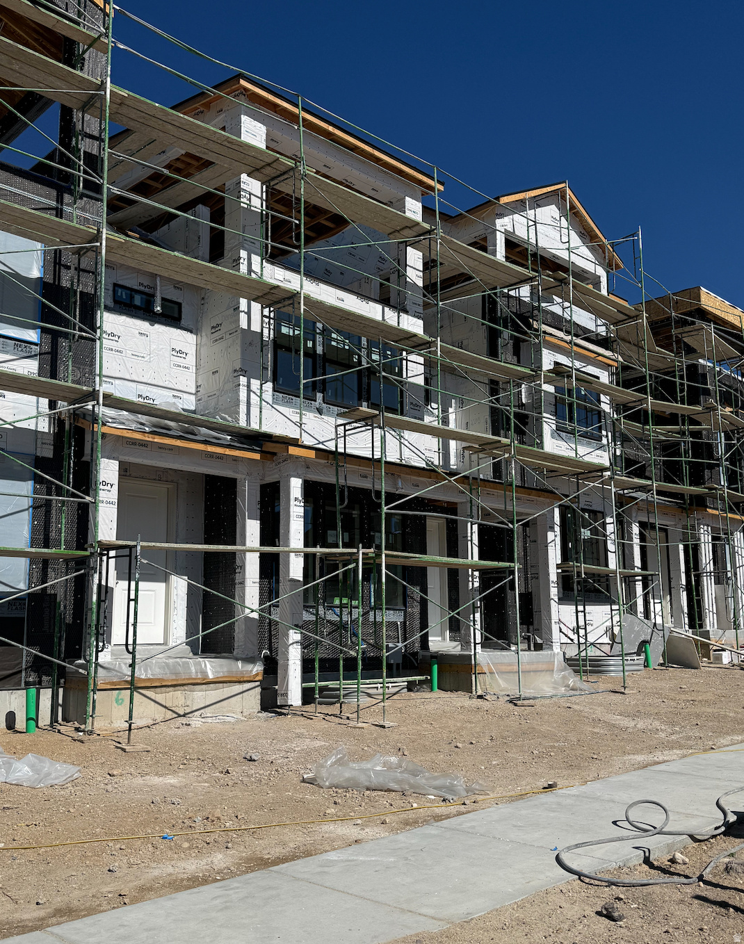 VISTAS AT THE POINT - Residential