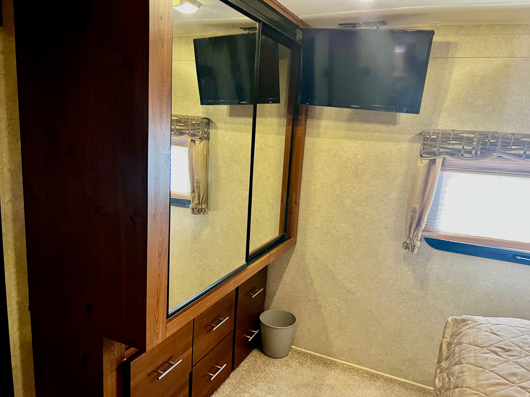 DIXIE DOWNS RV RESORT - Land