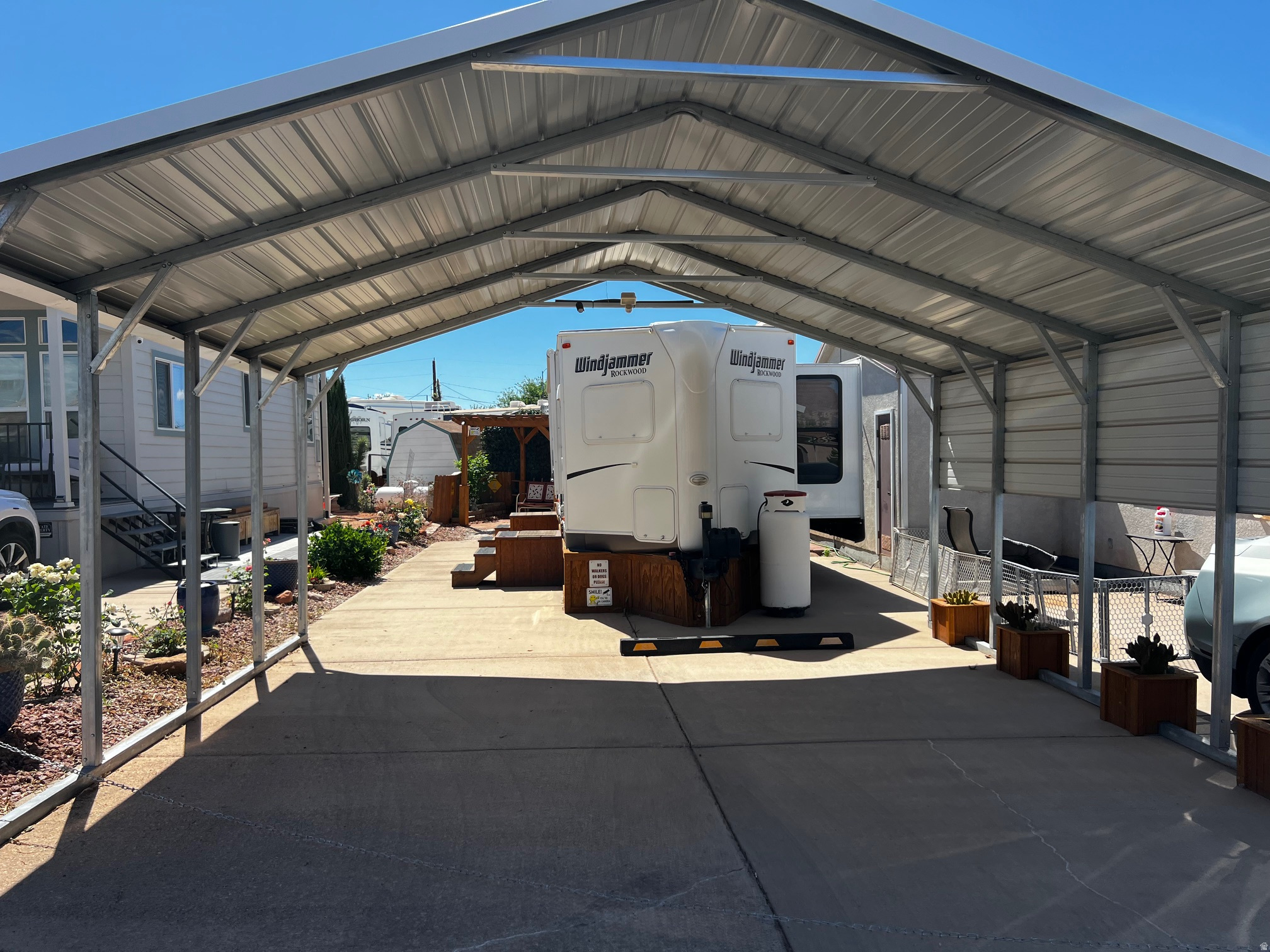 DIXIE DOWNS RV RESORT - Land