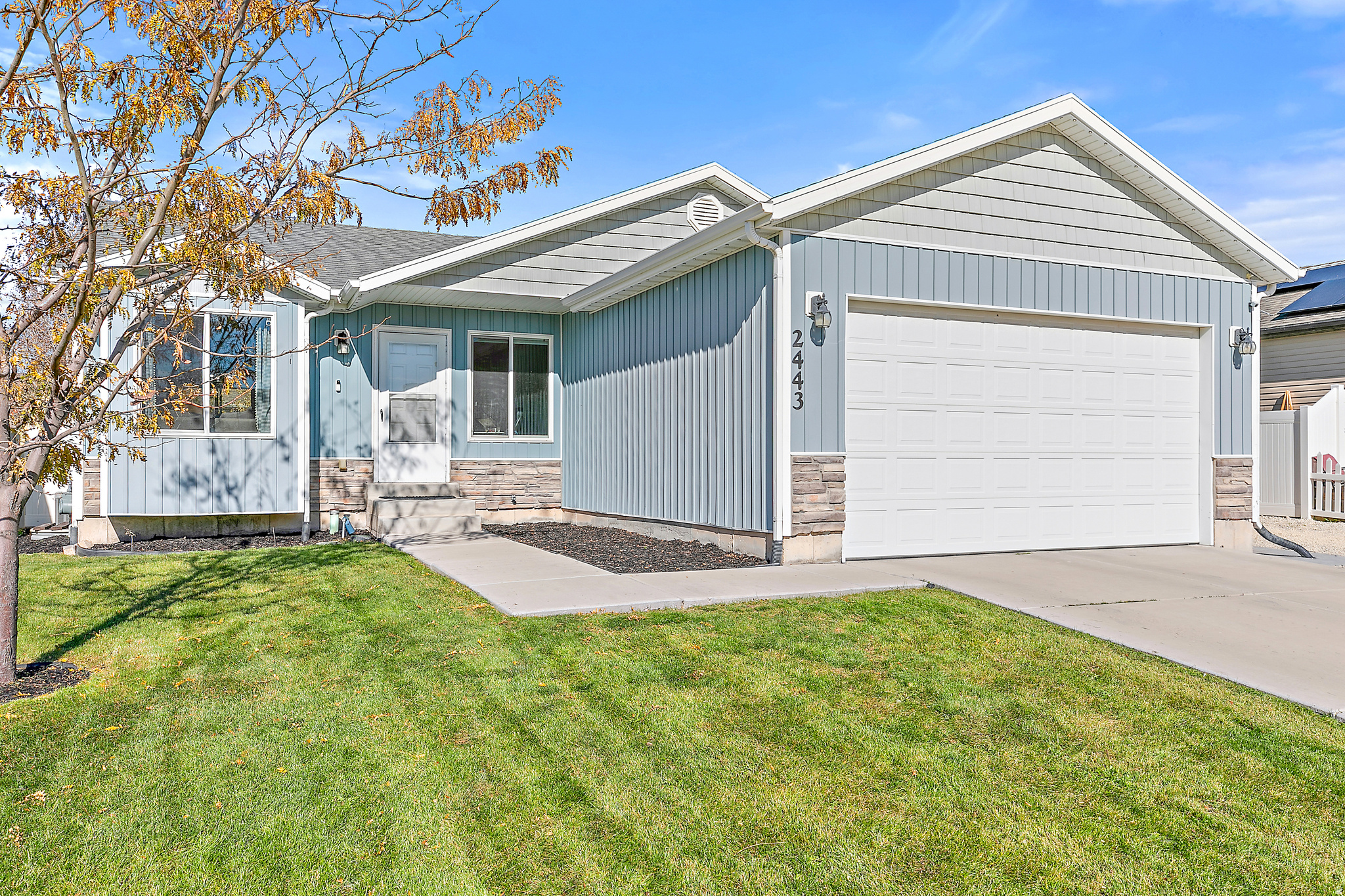 2443 E HITCHING POST DR N