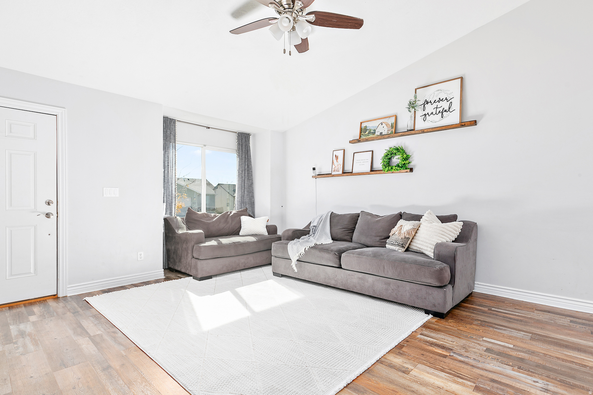 2443 E HITCHING POST DR N