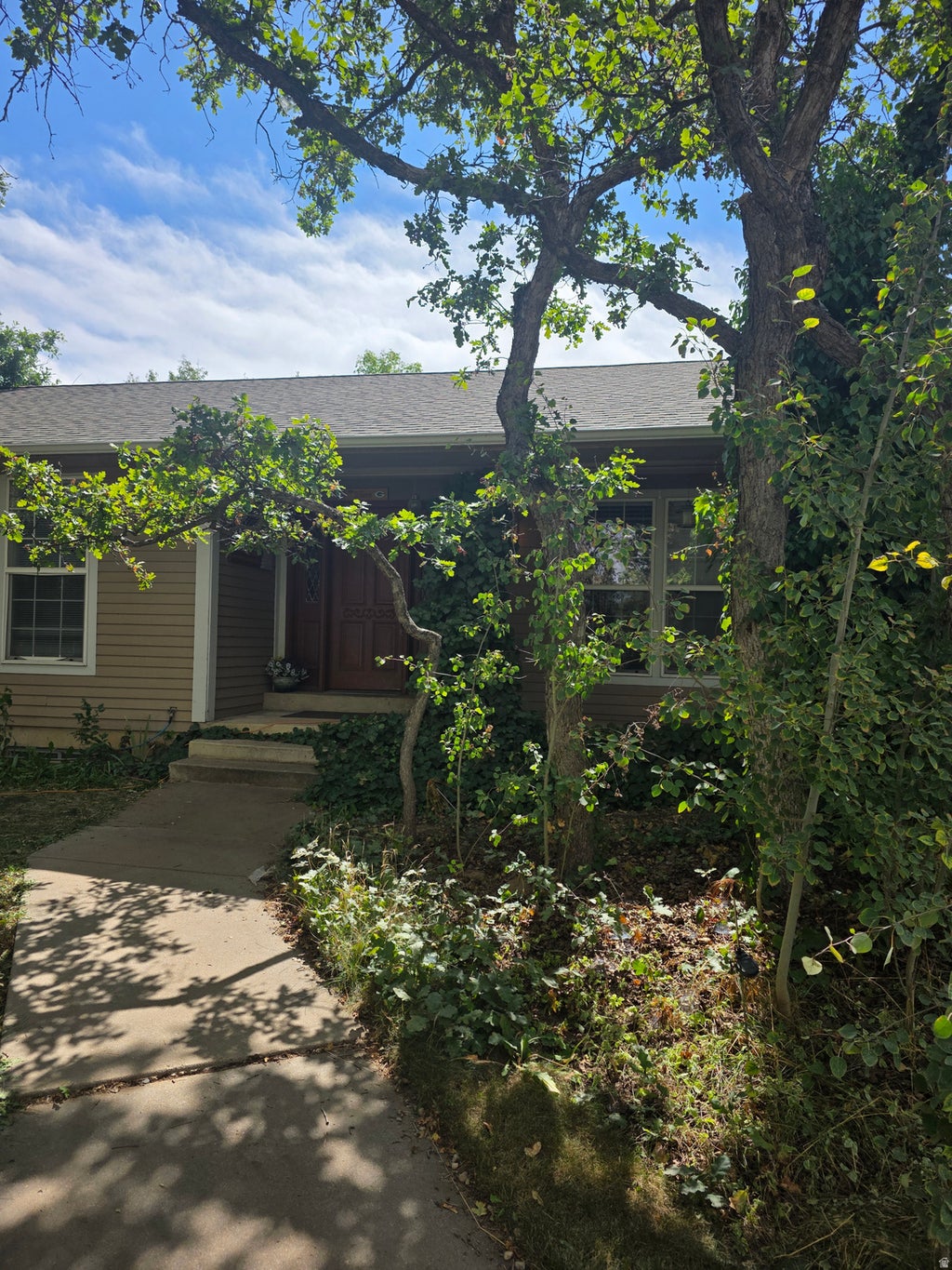 Photo of 2580 E COUNTRY OAKS DR #202, Layton, UT 84040 (MLS # 2186366)