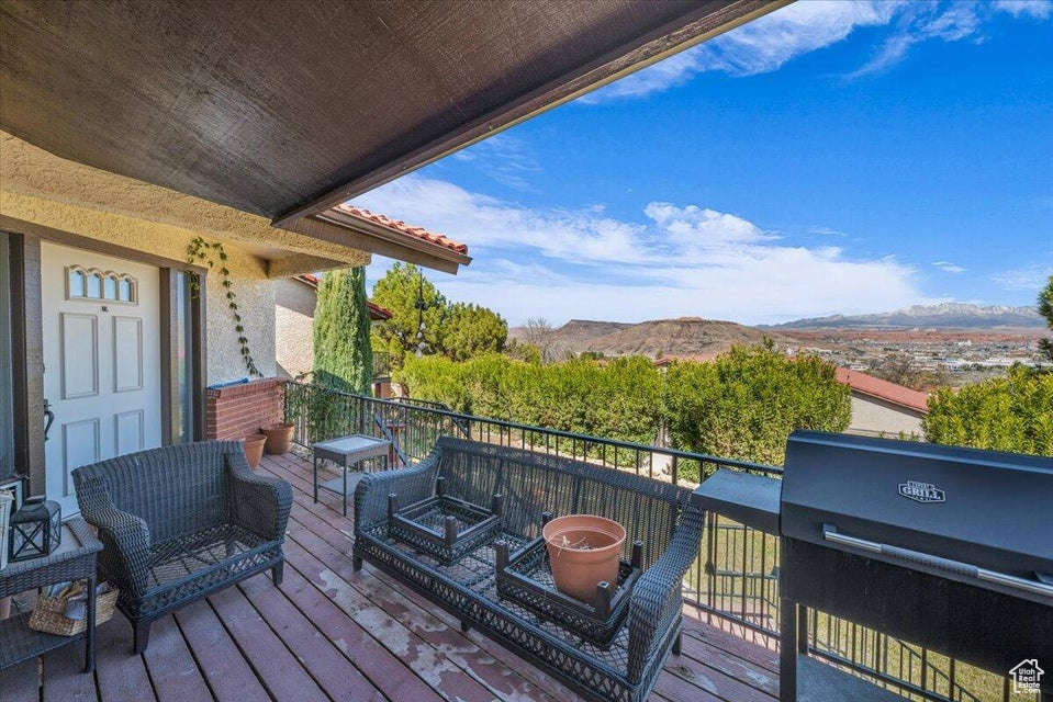VISTA GRANDE TOWNHOMES - Residential