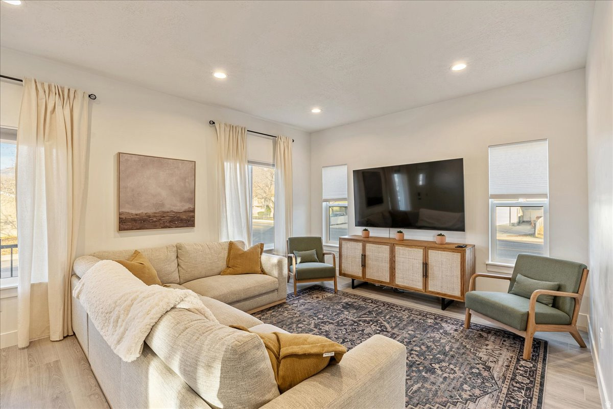 BEVERLY PLACE - Residential