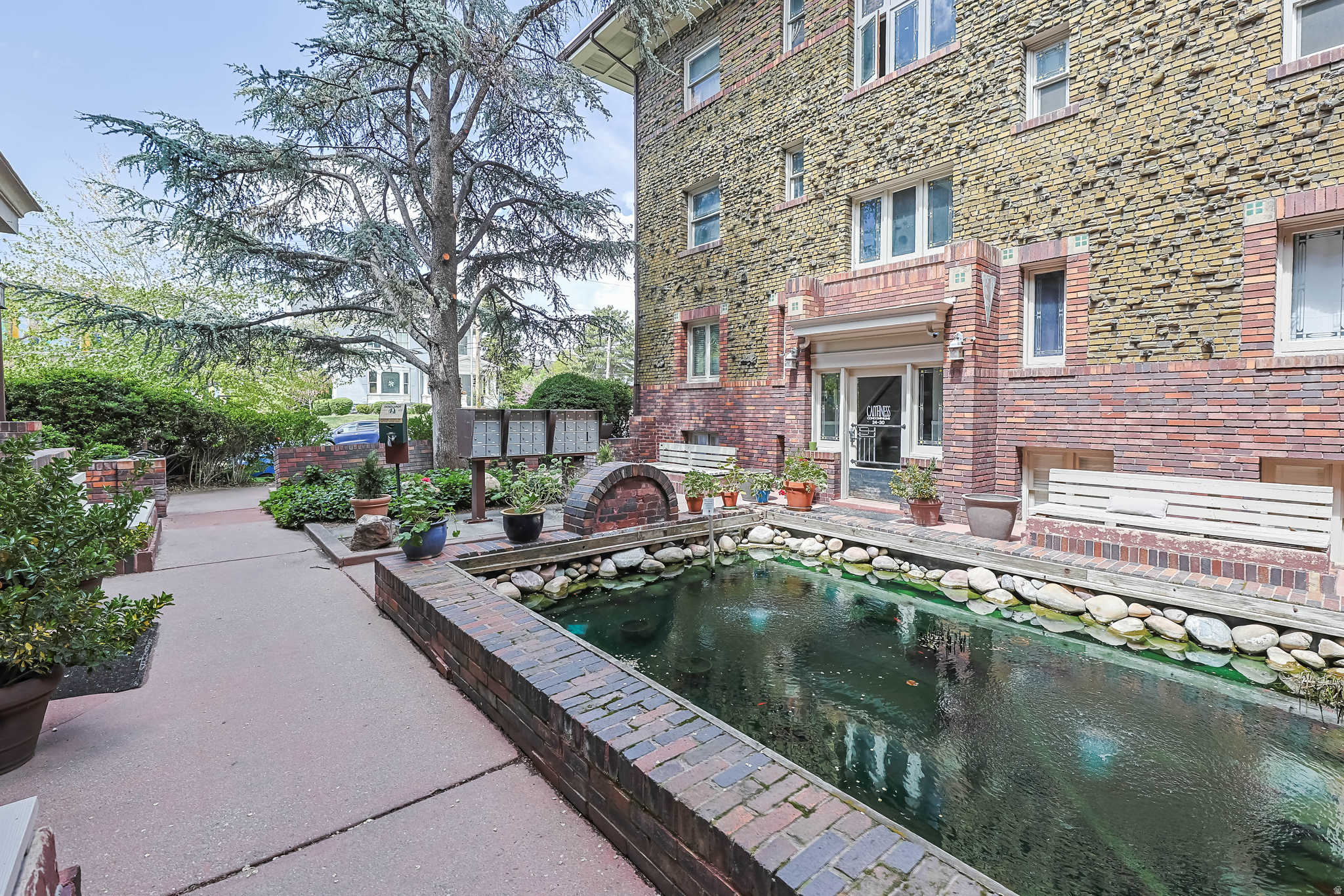 CAITHNESS CONDOMINIUM - Residential