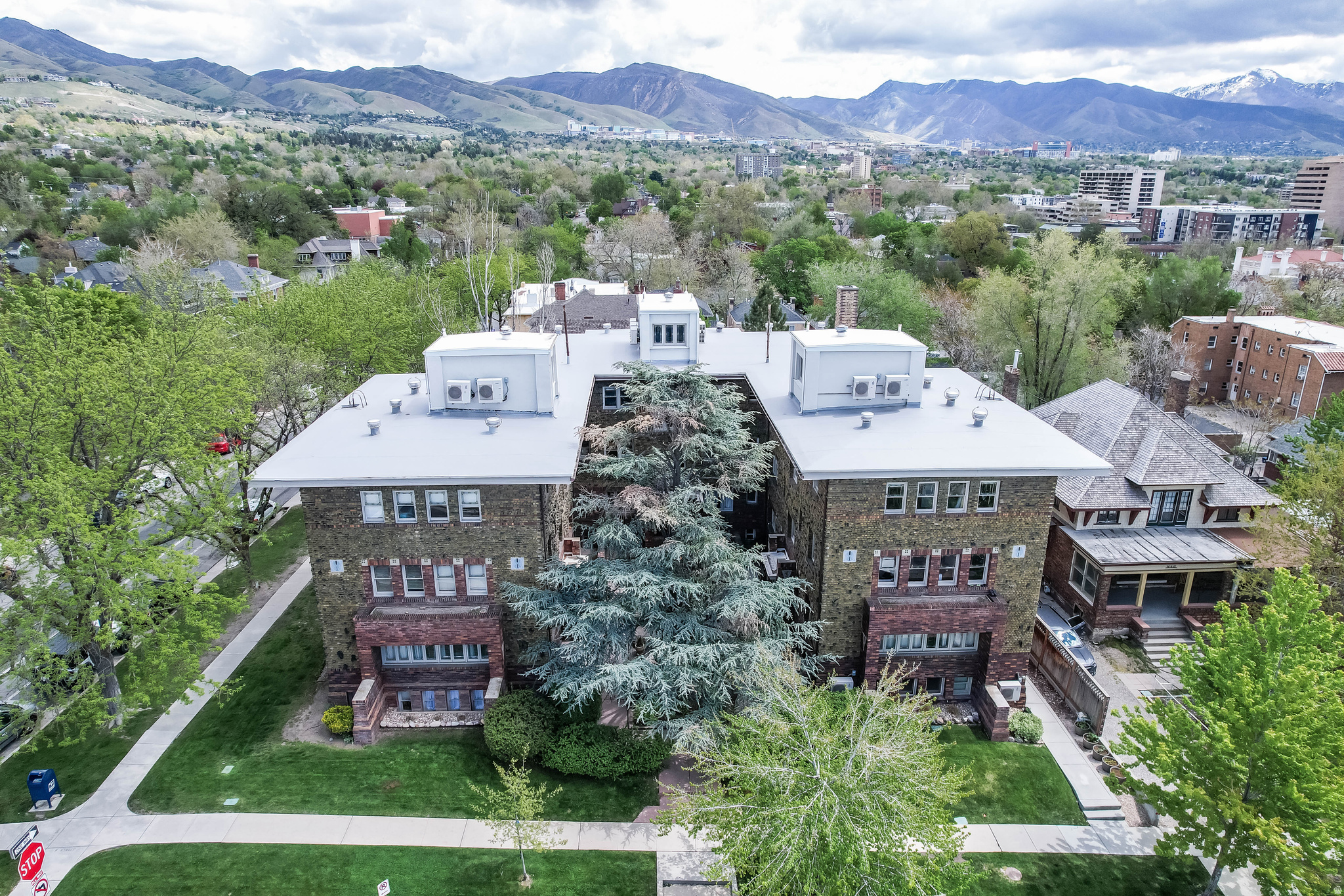 CAITHNESS CONDOMINIUM - Residential