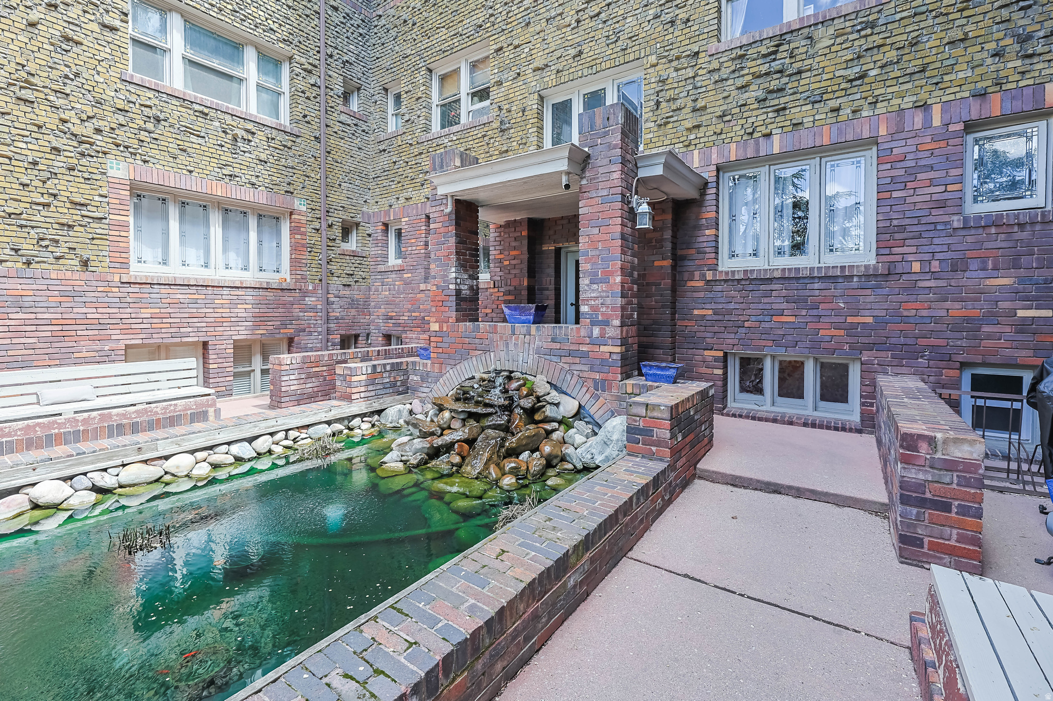 CAITHNESS CONDOMINIUM - Residential