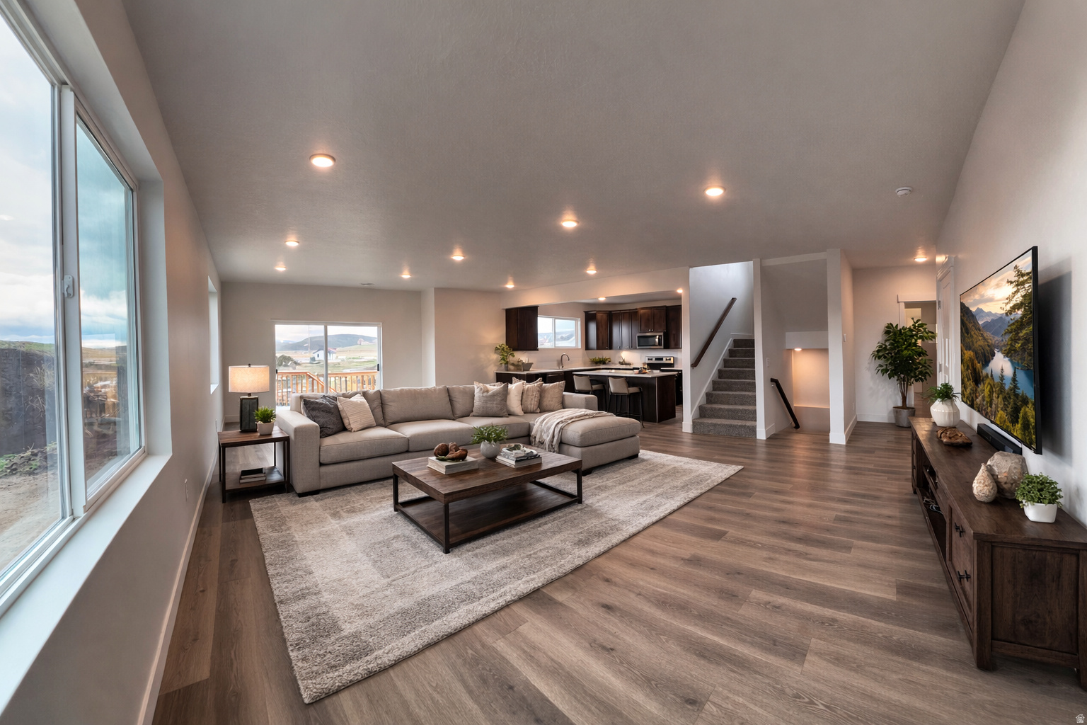 LIGHTHOUSE POINTE - Residential