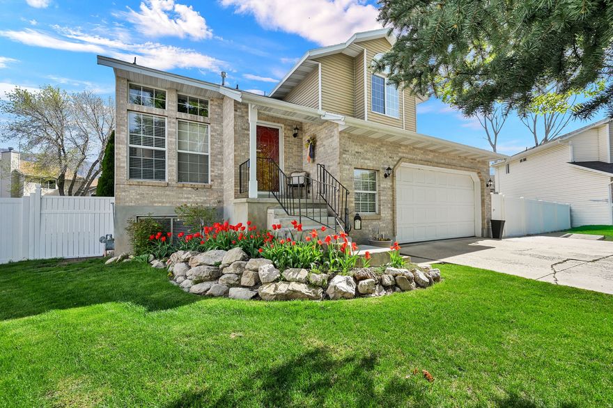 **OPEN HOUSE SAT. 3/21 11 AM - 1 PM** Well-maintained two-story home in a quiet cul-de-sac, perfect for family living. This 4 bed, 4 bath home features Vaulted Ceilings, two kitchens, and a bright open layout. Enjoy a fully fenced backyard ideal for pets and outdoor gatherings. Conveniently located near Majestic Elementary School with easy access to everyday amenities.