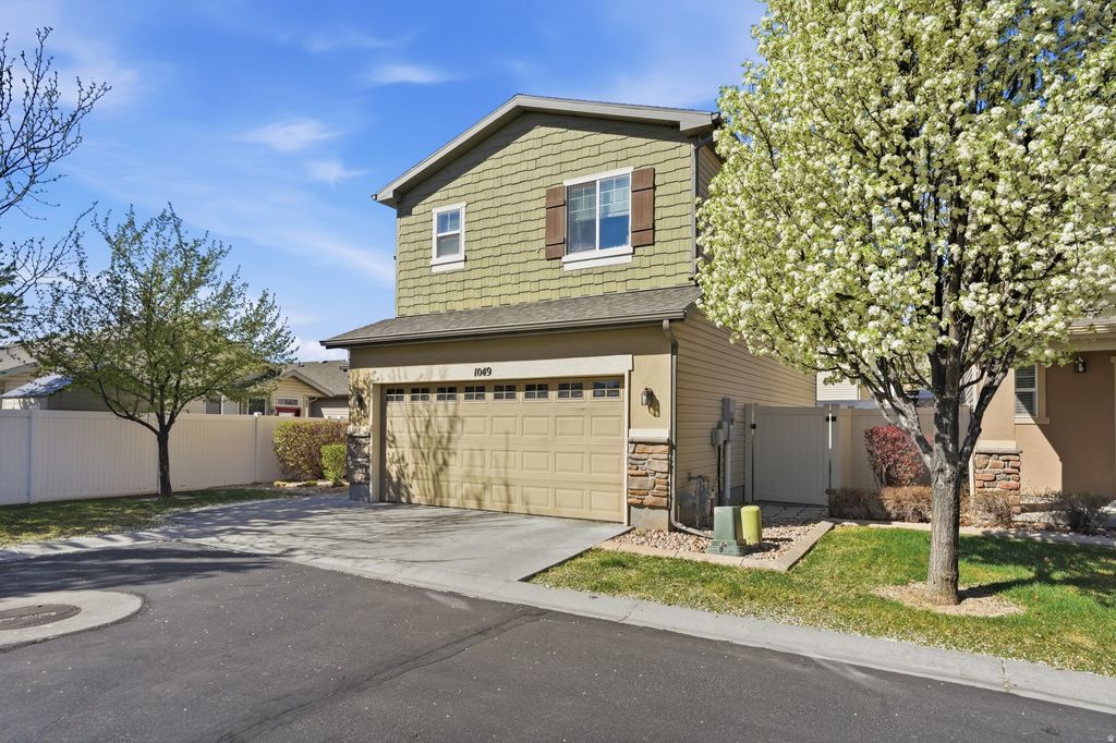 Photo of 1049 W STONEHAVEN DR, North Salt Lake, UT 84054 (MLS # 2149096)