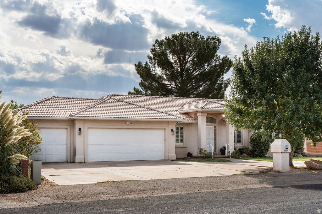 Photo of 3415 S MULBERRY DR, Saint George, UT 84790 (MLS # 2182469)